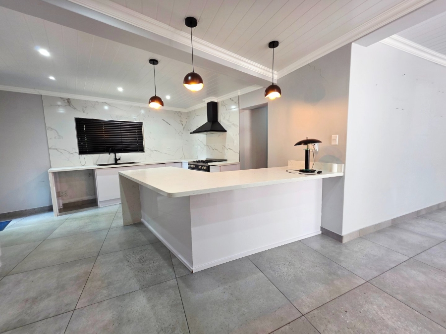 5 Bedroom Property for Sale in Langenhovenpark Free State